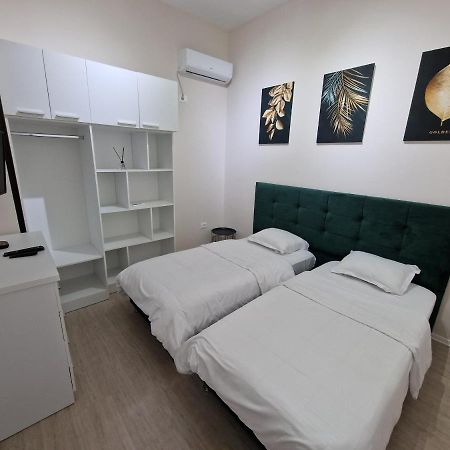 Hq Apartment In Center 地拉那 外观 照片